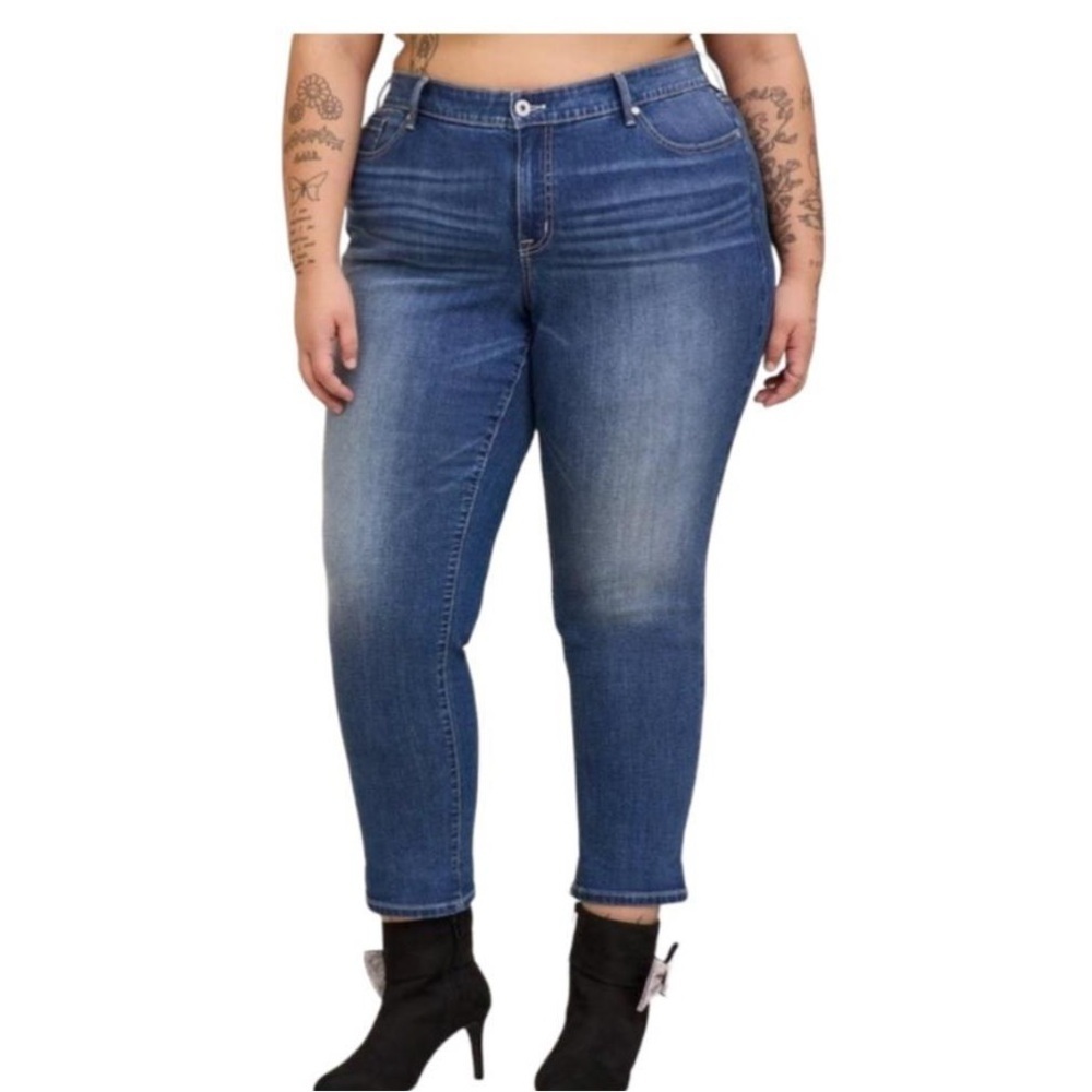 TORRID Boyfriend Straight Vintage Stretch Mid-Rise Jean Size 20R‎